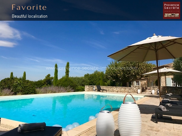 Superb holiday house for rent in Ménerbes, air conditioning, dominant view of the Luberon, heated pool